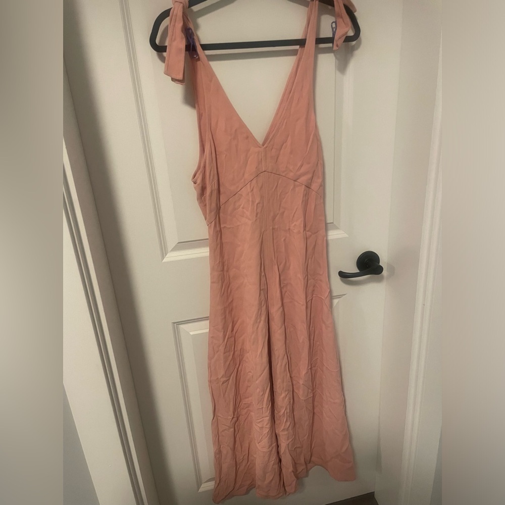 Wilfred V-Neck Tie-Shoulder Midi Dress in Dusty Rose